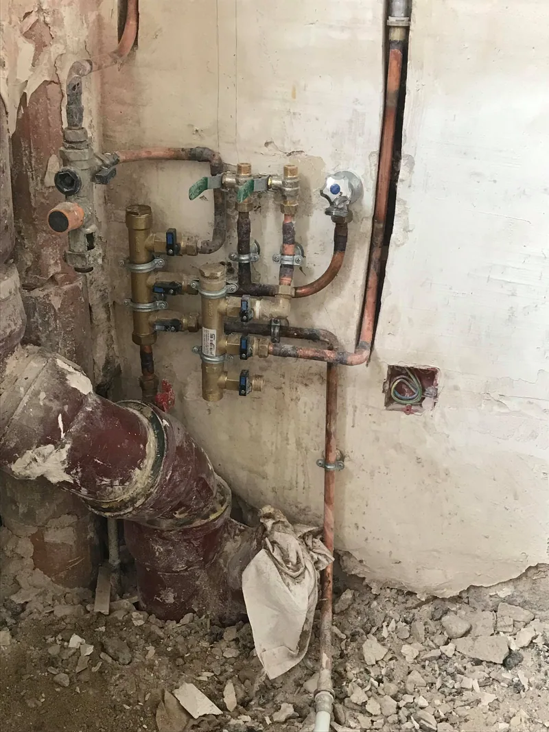 Réseaux d’eau existants avant reprise — appartement de 65 m², Paris 15e
