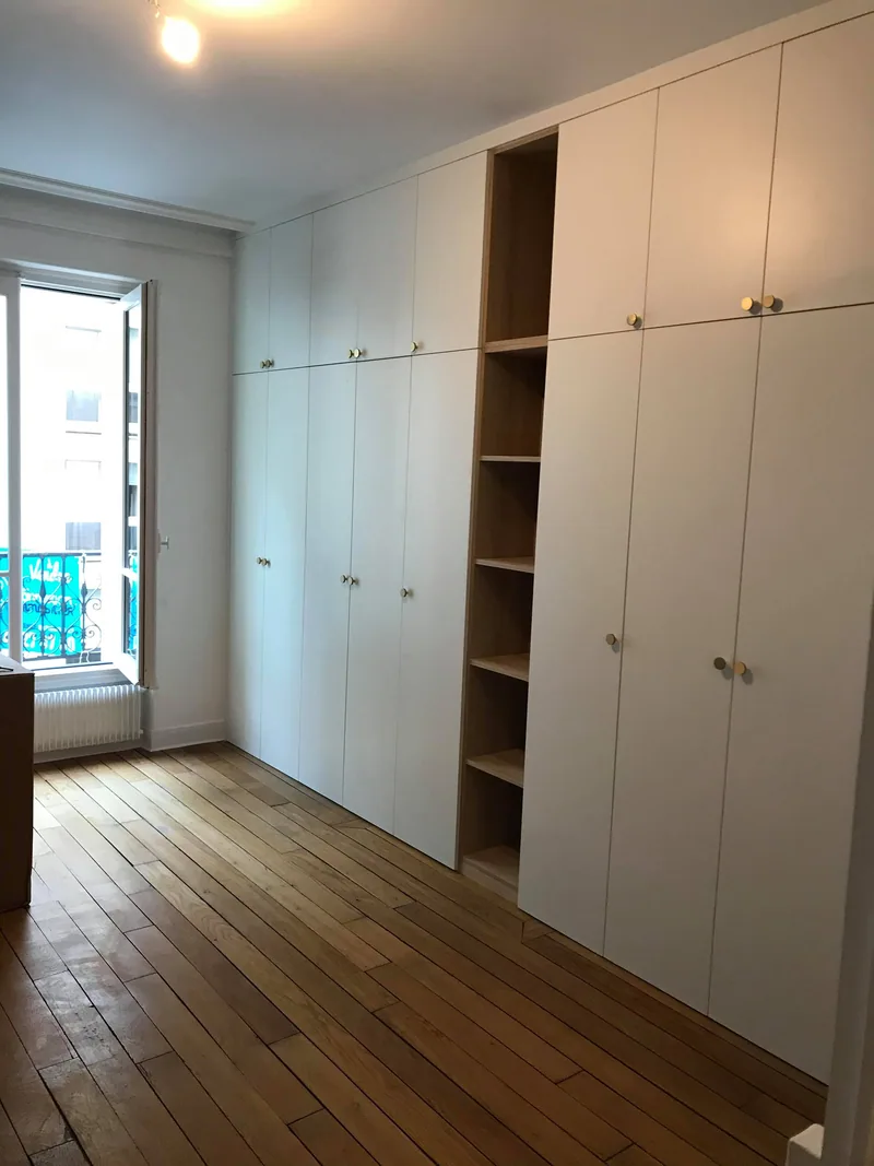 Placards sur mesure et parquet d’origine