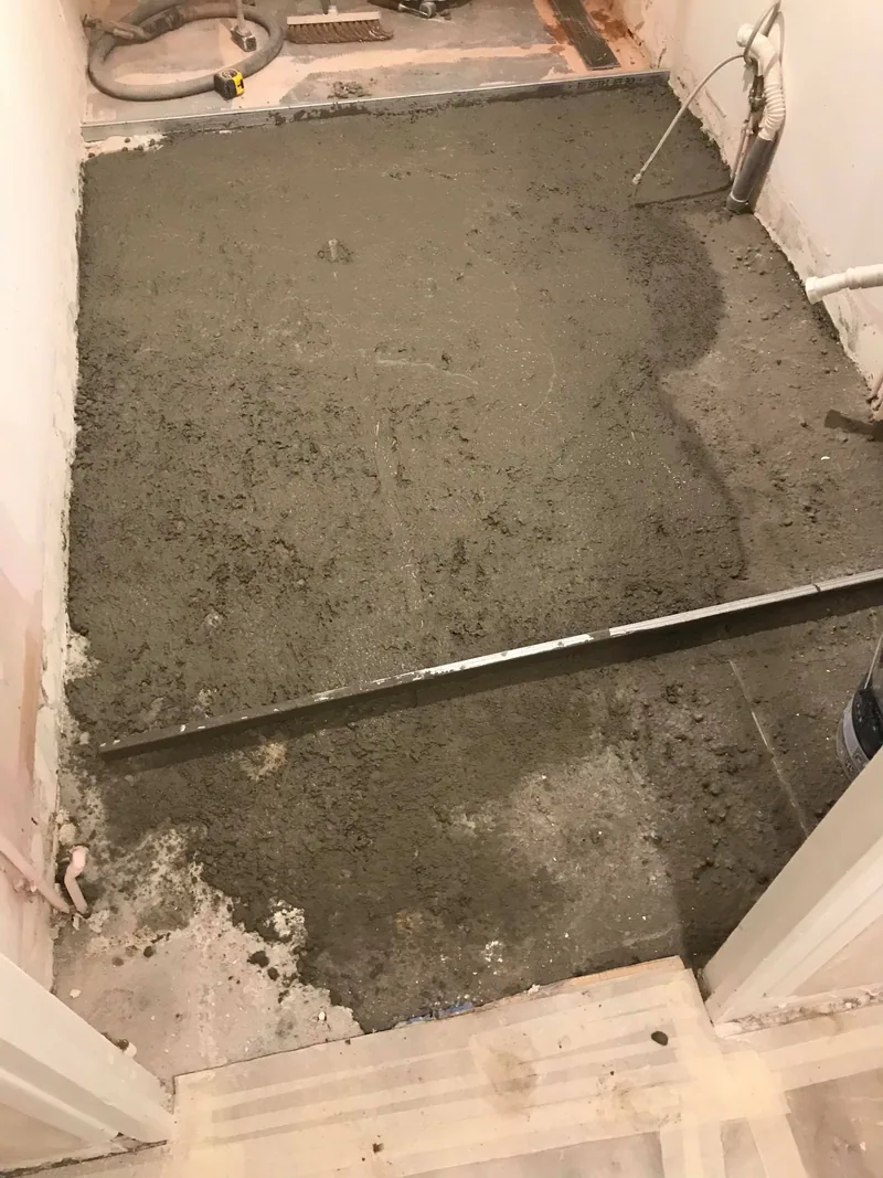 Ragréage du sol de la douche de plain-pied — maison, Vaux-sur-Seine